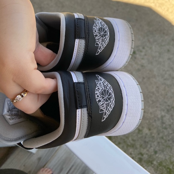 Jordan 1 Low - Picture 4 of 5